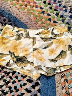 Mossimo yellow floral shorts Size M #summer #floral